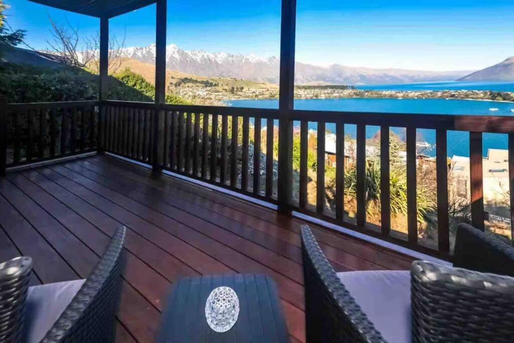 Lovely Apartment- Amazing Lake & Mountain Views كوينستاون المظهر الخارجي الصورة