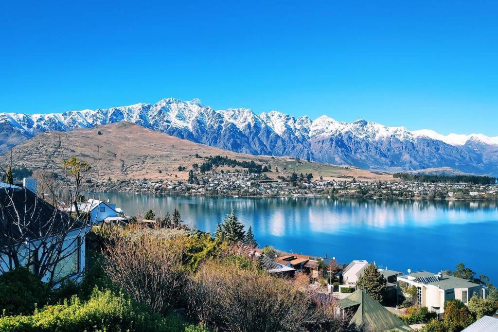 Lovely Apartment- Amazing Lake & Mountain Views كوينستاون المظهر الخارجي الصورة