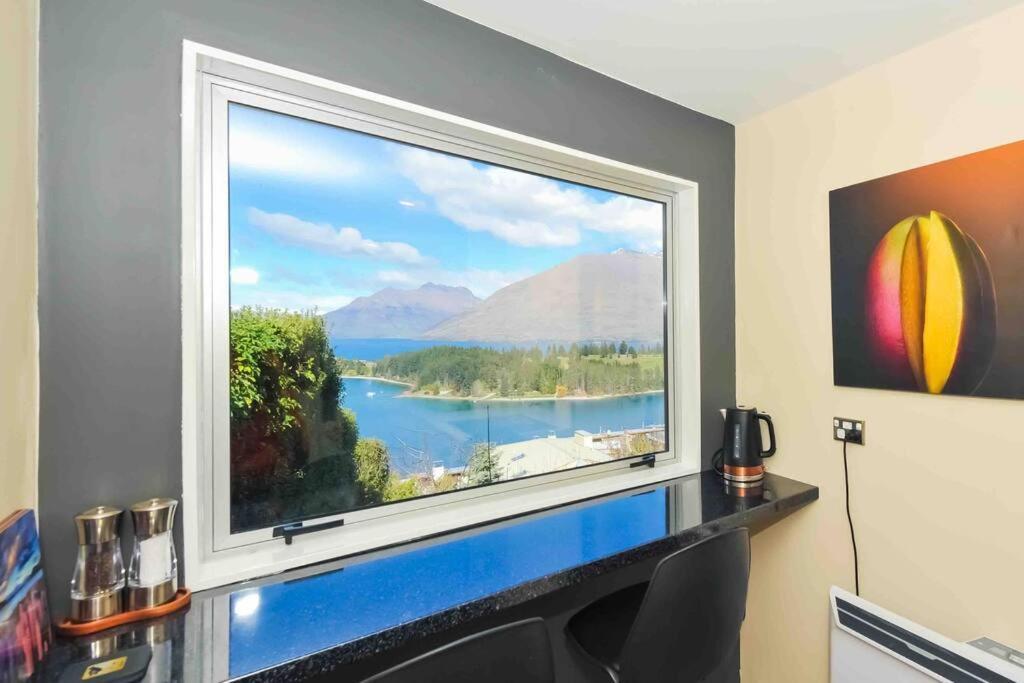 Lovely Apartment- Amazing Lake & Mountain Views كوينستاون المظهر الخارجي الصورة
